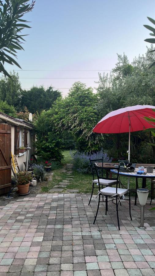 A Room And Garden Close To Paris ヴィトリー・シュル・セーヌ エクステリア 写真
